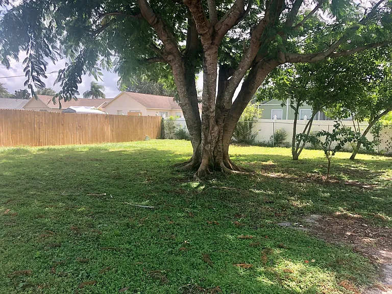 204 La Paz Dr — Photo 12