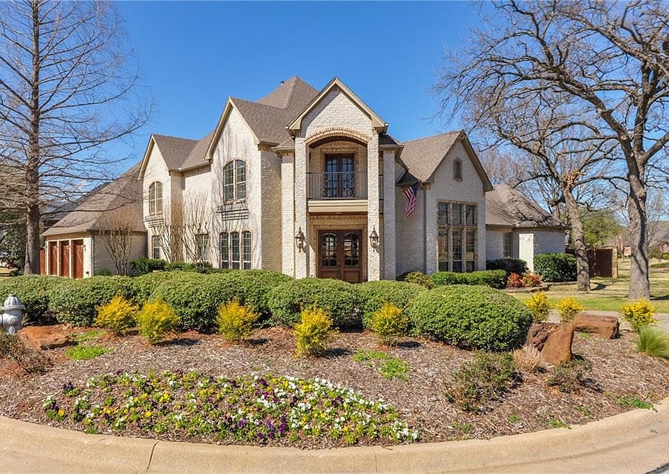 1st image of 2124 Bay Club Dr