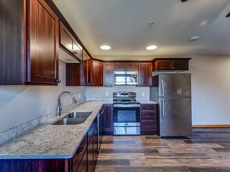 Sunset Place Apartments — Photo 14