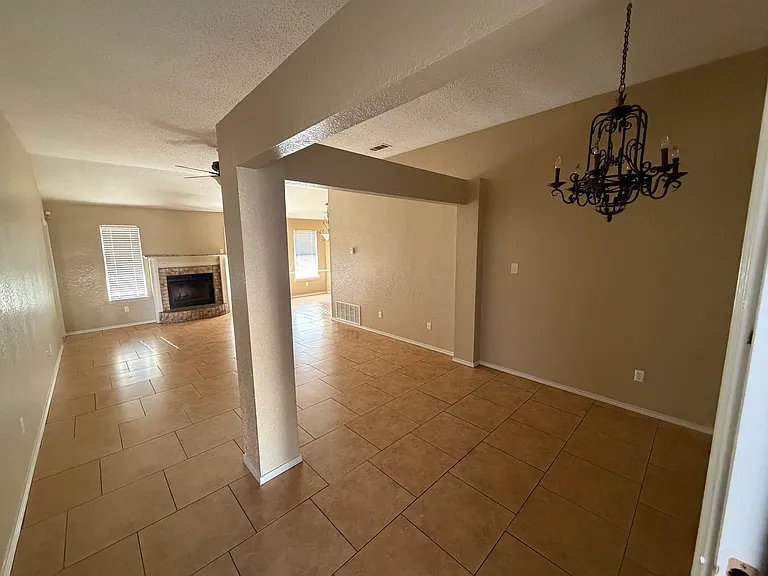 2207 Waterfall Dr — Photo 6
