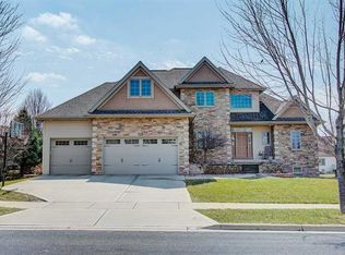 702 Pleasant Valley Pkwy, Waunakee, WI 53597