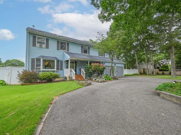 44 Loughlin Drive, Shirley, NY 11967