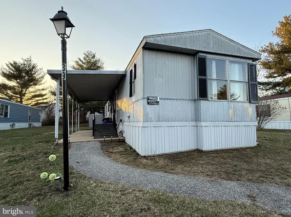 39 Meadowview Dr, Dover, PA 17315