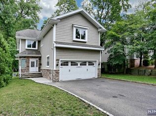 438 Tappan Rd, Norwood, NJ 07648