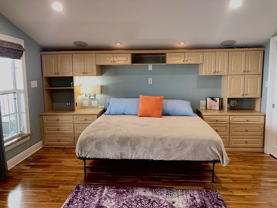 KING MEMORY FOAM HUGE BEDROOM