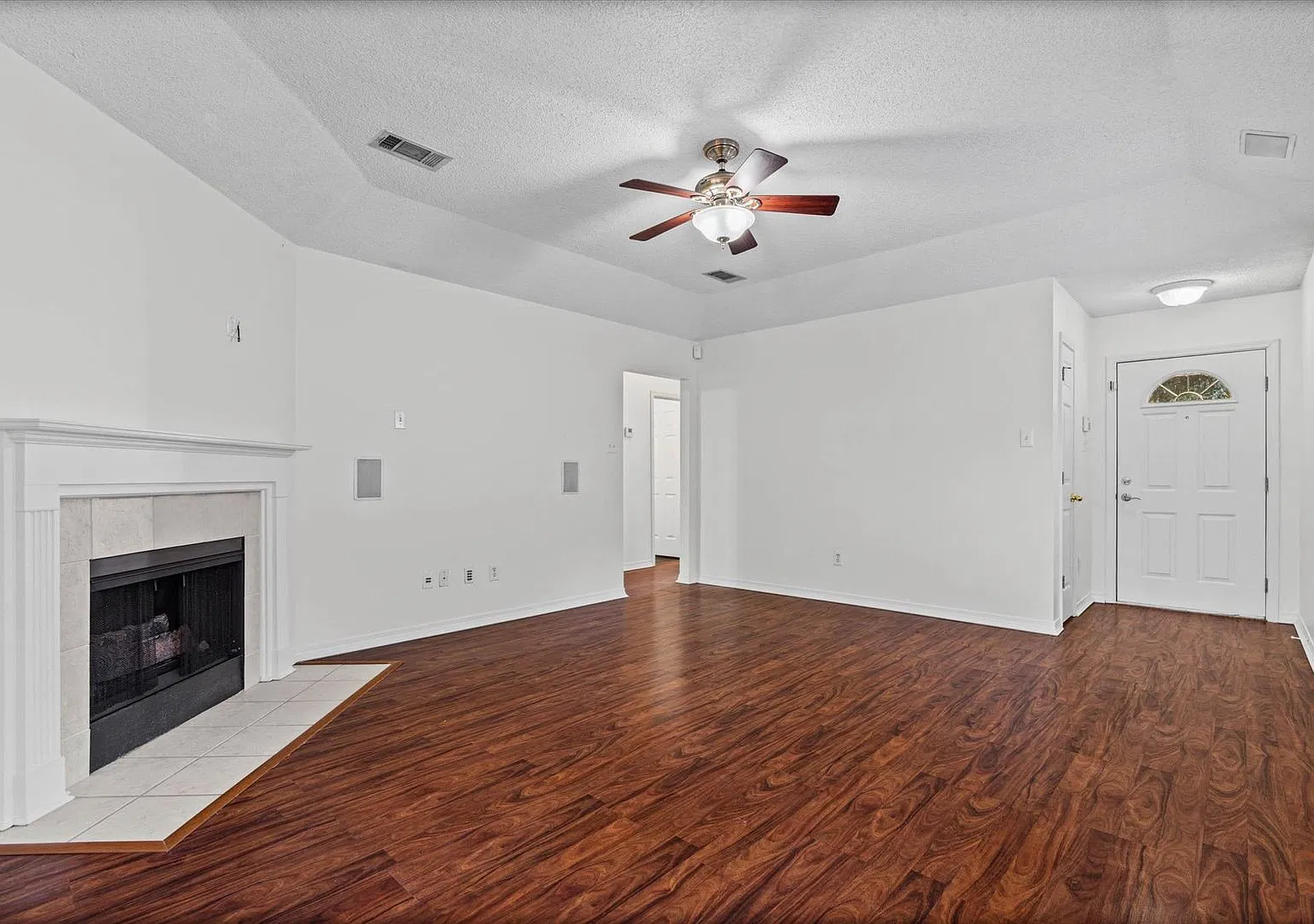 Three Bedroom in West Mobile — Photo 4