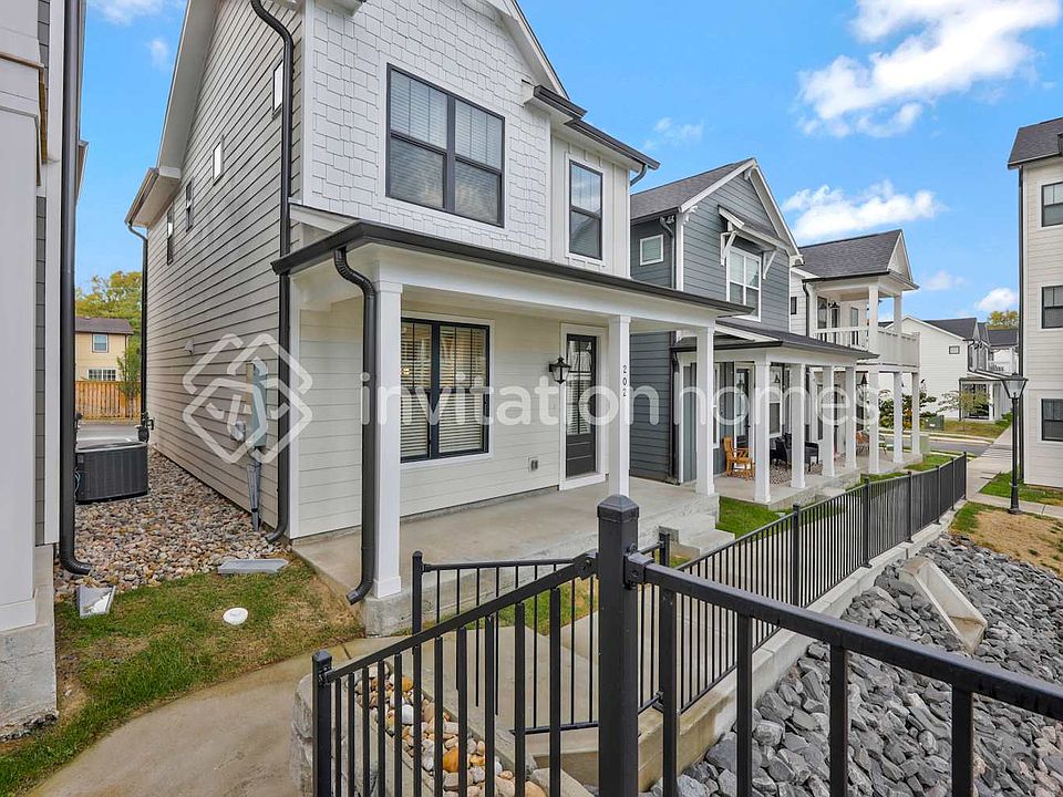 1st image of 647 Vernon Ave #202