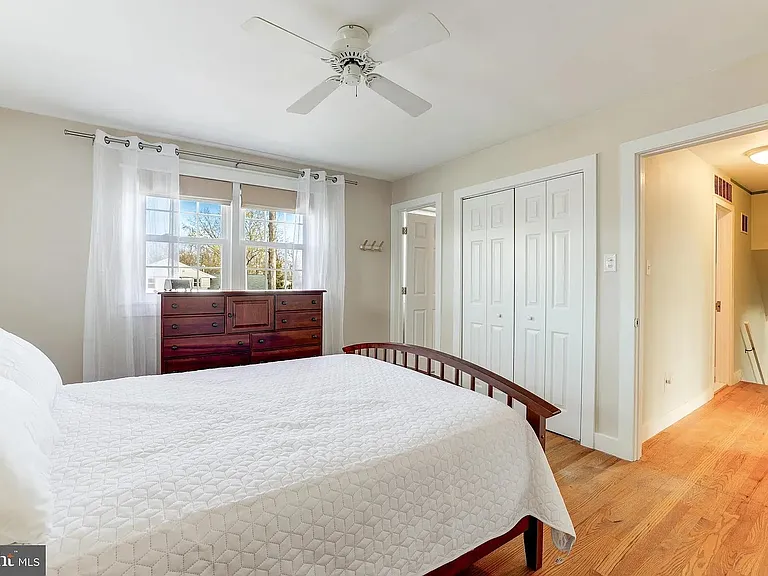 15010 Ulderic Dr — Photo 32