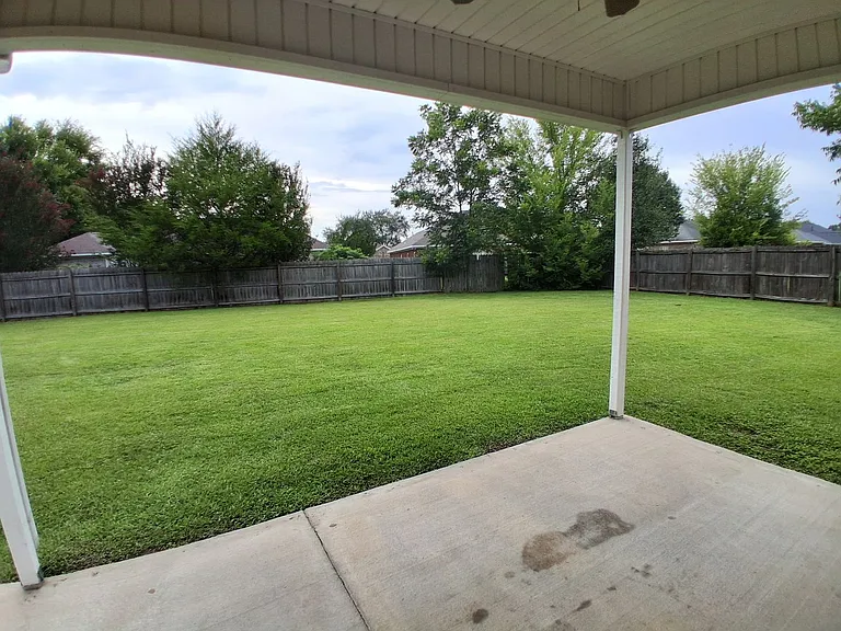 9950 Meadowood Dr — Photo 10