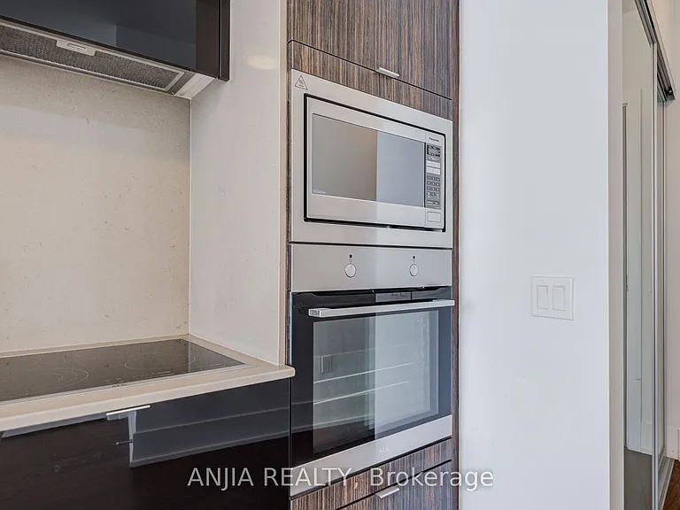 10 York St #5608 — Photo 18