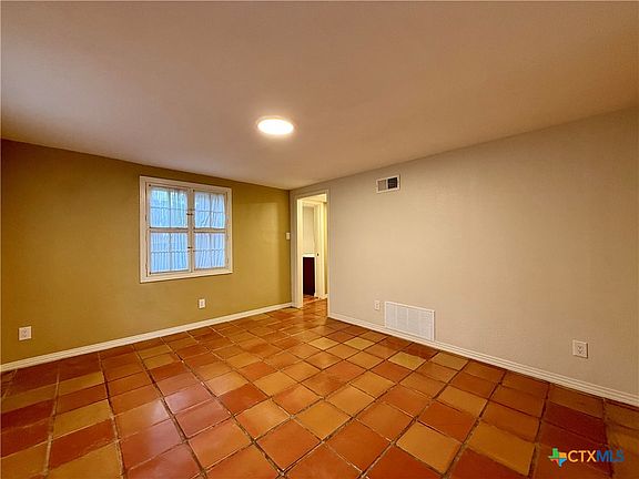 4th image of 320 N Bishop St