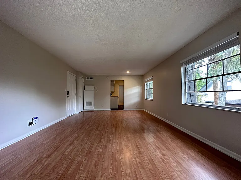 526 S Eola Dr — Photo 31