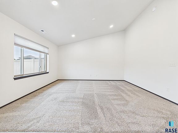 5th image of 223 Brookside Pl
