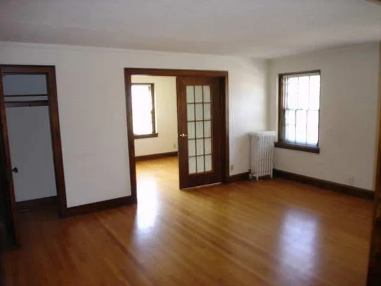 2206 Kendall Ave — Photo 2