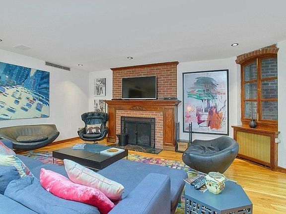 4th image of 137 W 81st St APT 2