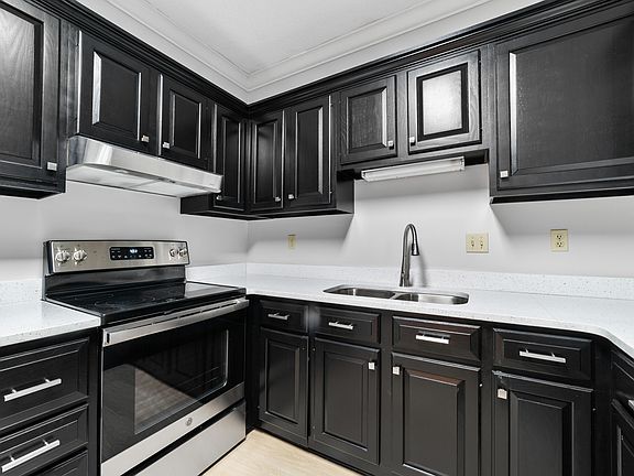 3rd image of 110 Aster Ct