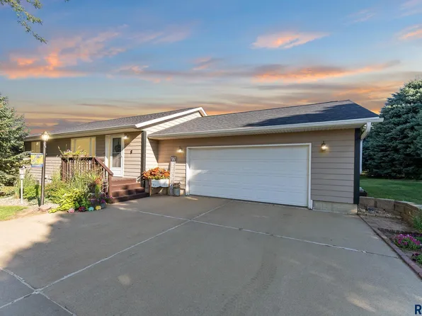 47583 Theresa Cir, Sioux Falls, SD 57104