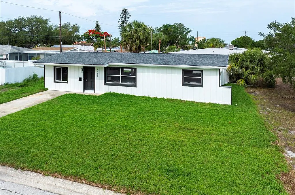 3 bed, 1.0 bath, 1200 sqft, $2,500 — Photo 2