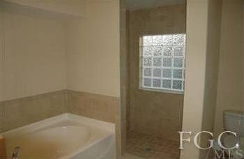 5th image of 307 NW 15th Ter