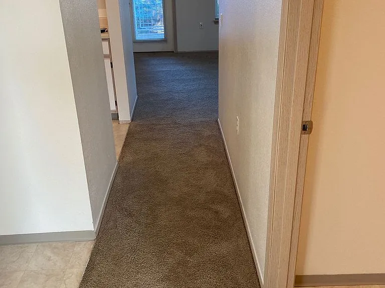 Sunrise Pointe Apartments — Photo 13