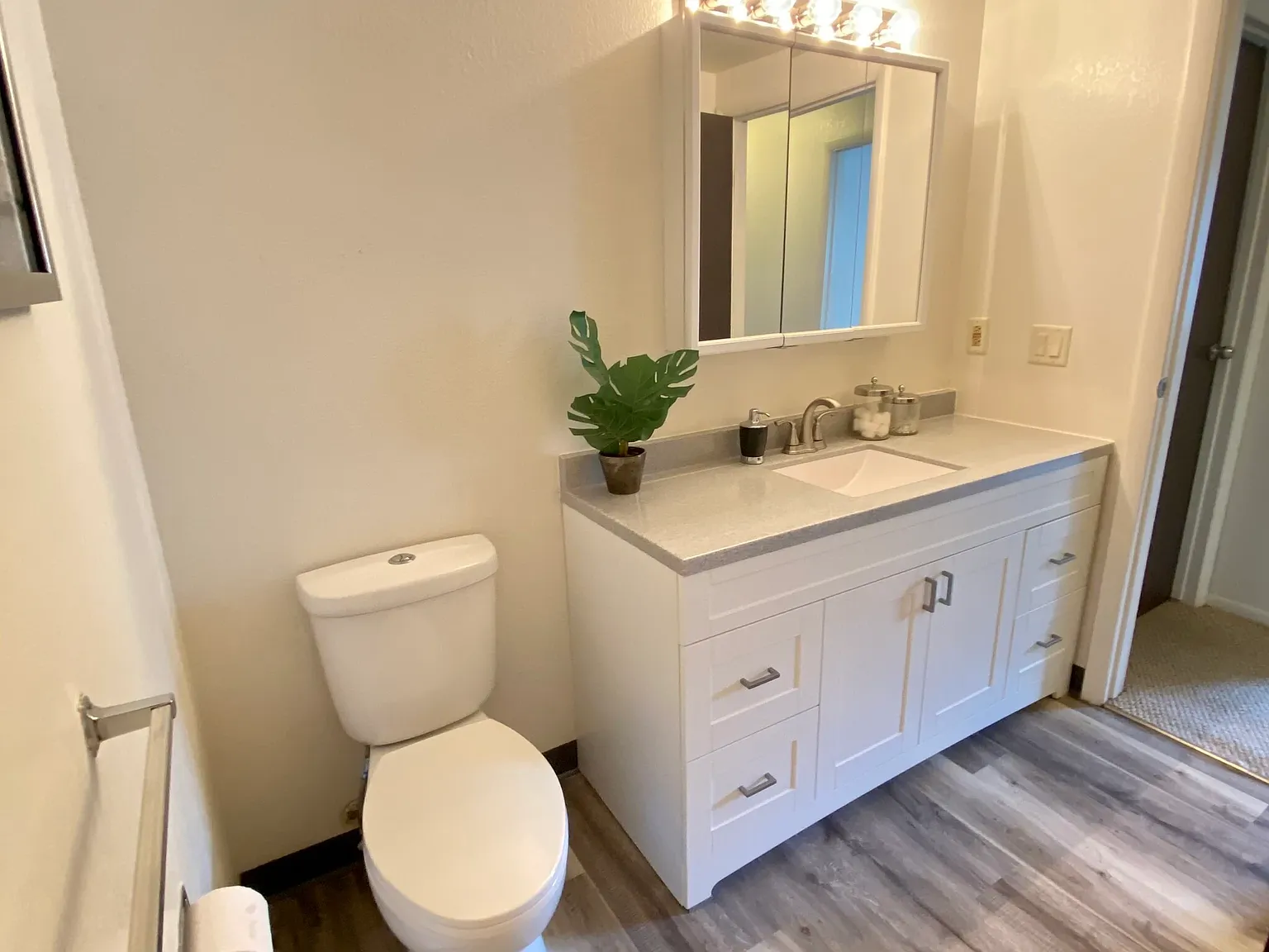 Chestnut Hills Apartments — Photo 3