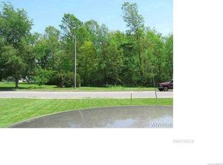 636 Davison Rd, Lockport, NY 14094