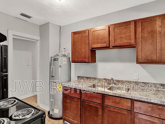 2nd image of 578 E 58th St