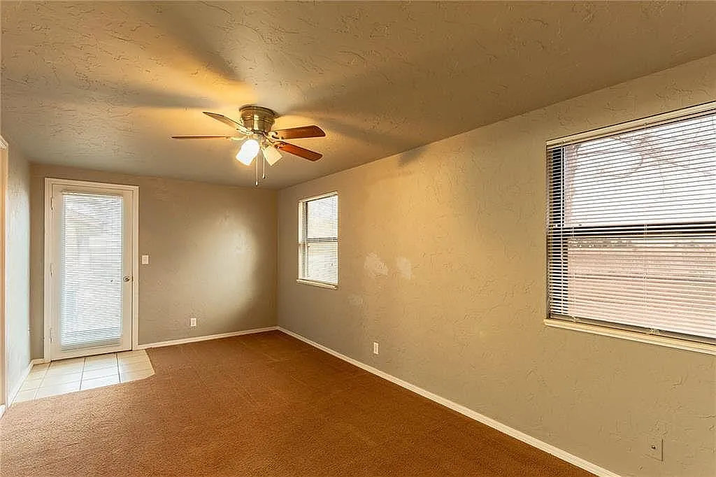 3 bed, 1.5 bath, 1279 sqft, $1,415 — Photo 2