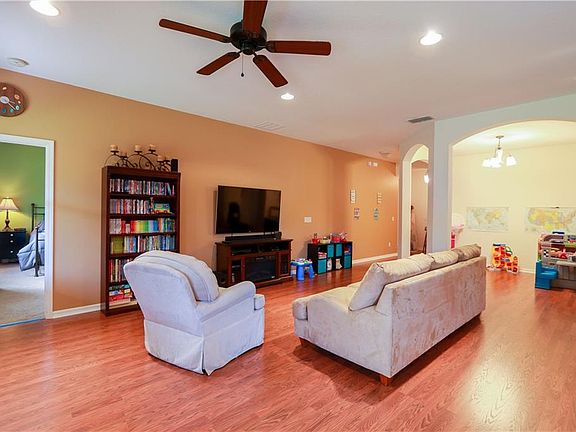 2nd image of 1867 Burdock Dr