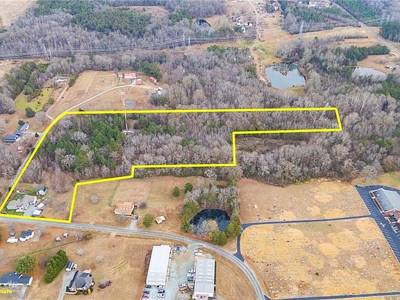 2nd image of 3163 Saul Loop Rd