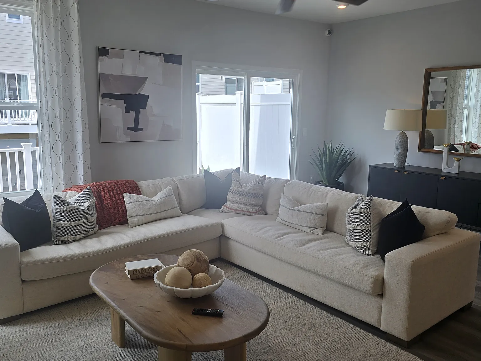 4 bed, 3.5 bath, 2100 sqft, $2,850 — Photo 3