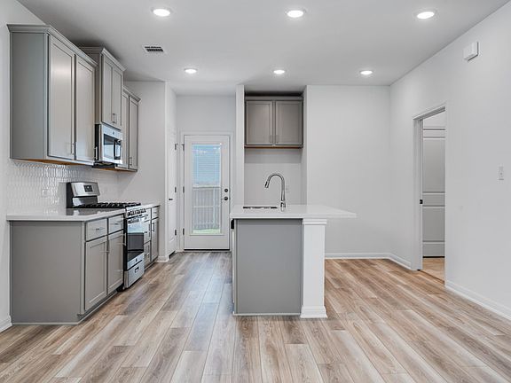 3rd image of 532 Emory Crossing Blvd
