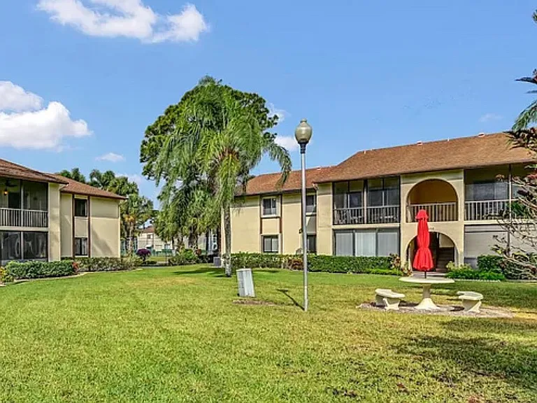 301 Knotty Pine Cir #B-2 — Photo 15