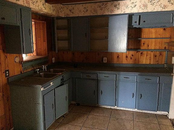2nd image of 2101 Blueberry Ln