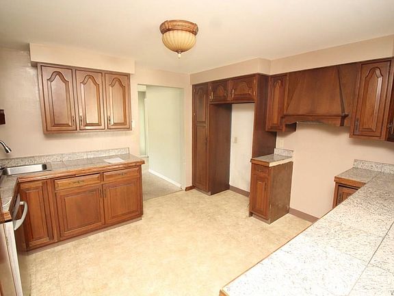 2nd image of 350 Summit Ave