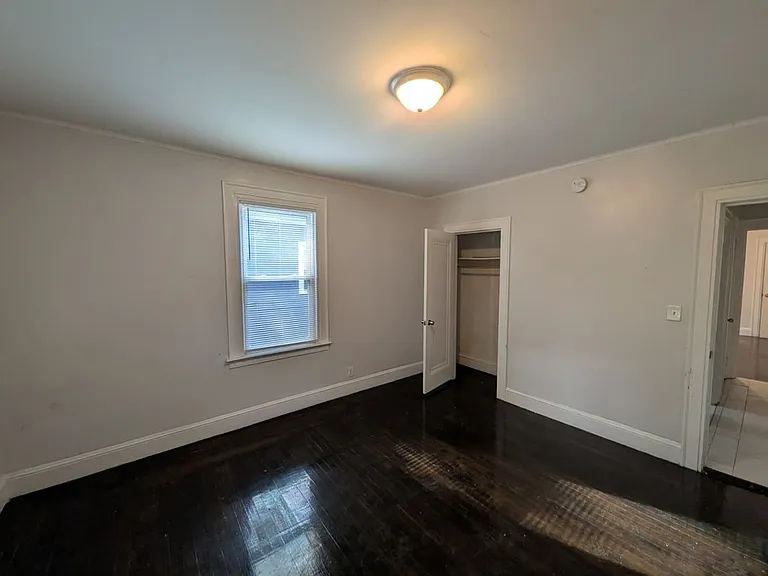 196 Goffe Ter — Photo 4
