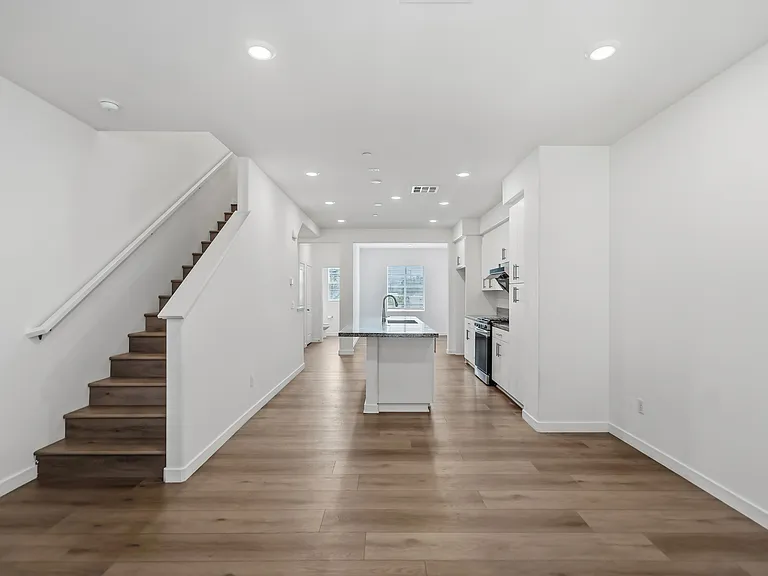 684 Panorama Ln — Photo 9