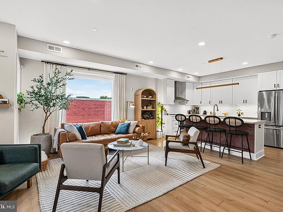 3rd image of 1210 Queen St NE #1