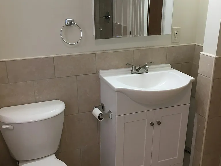 25 S Oakland Ave #LOWER LEVEL — Photo 4