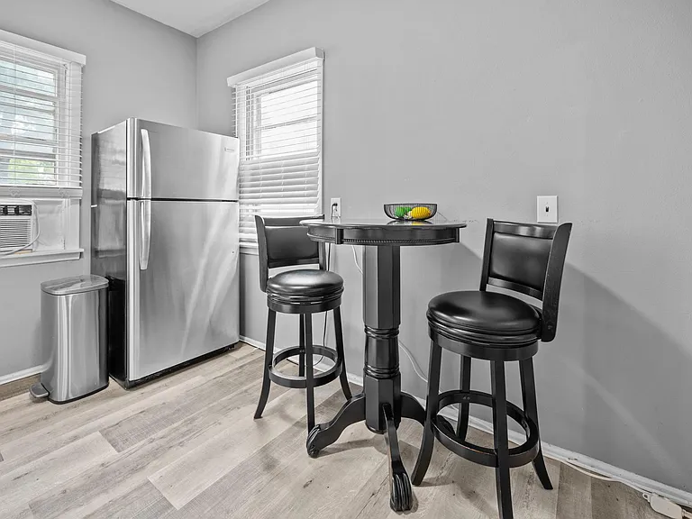 610 Clark St #1 — Photo 3