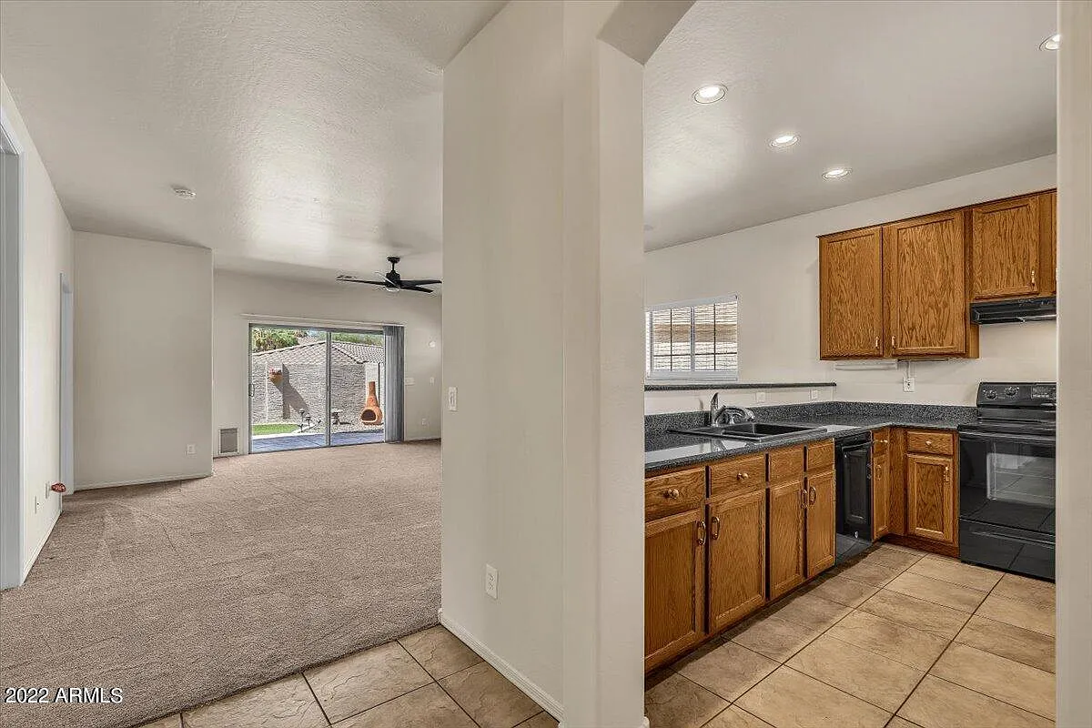 3 bed, 2.0 bath, 1348 sqft, $2,500 — Photo 4