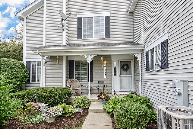 1st image of 523 Sandhurst Ln #523