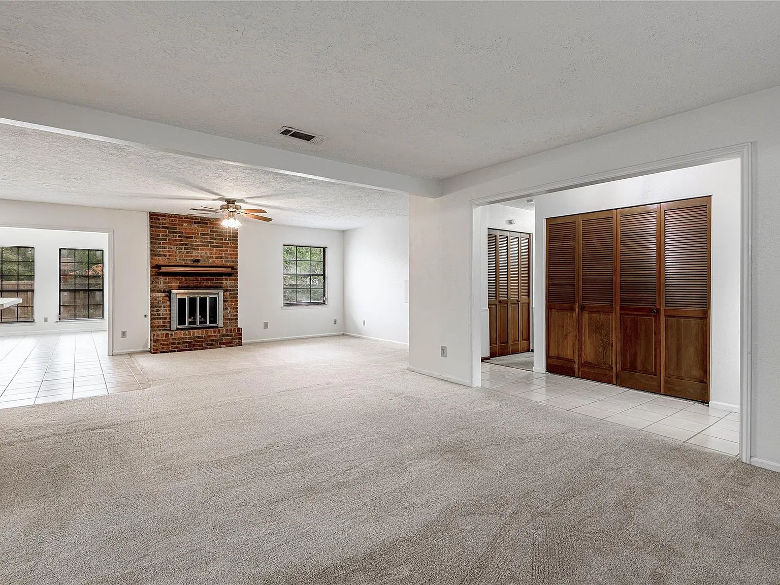 3 bed, 2.5 bath, 2044 sqft, $1,750 — Photo 4