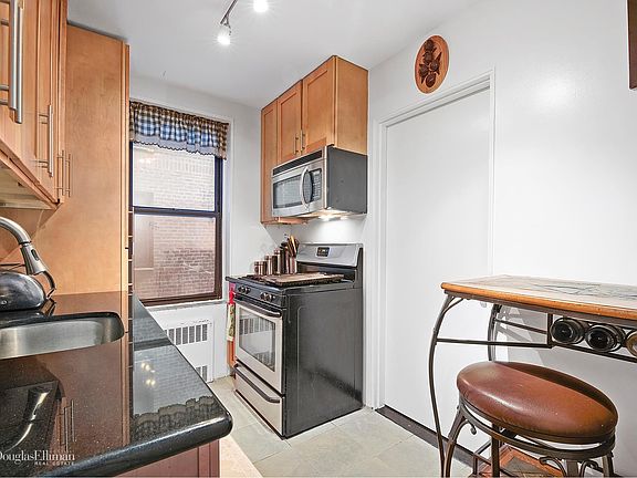 2nd image of 8355 Woodhaven Blvd #1P