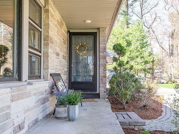 2nd image of 224 Poquanticut Ave