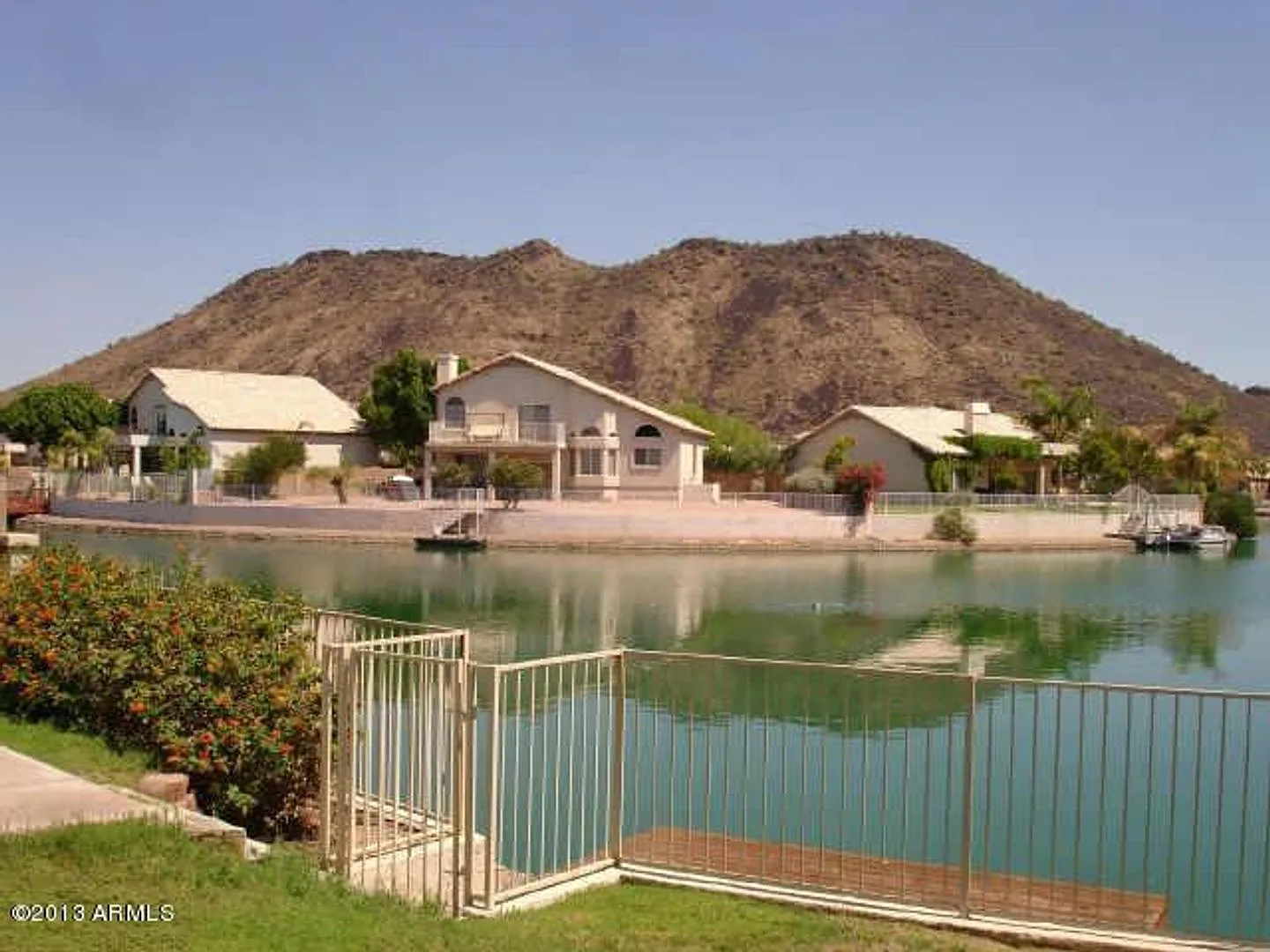 Charming 3 Bed 2 Bath Lakefront home in Glendale, AZ — Photo 2