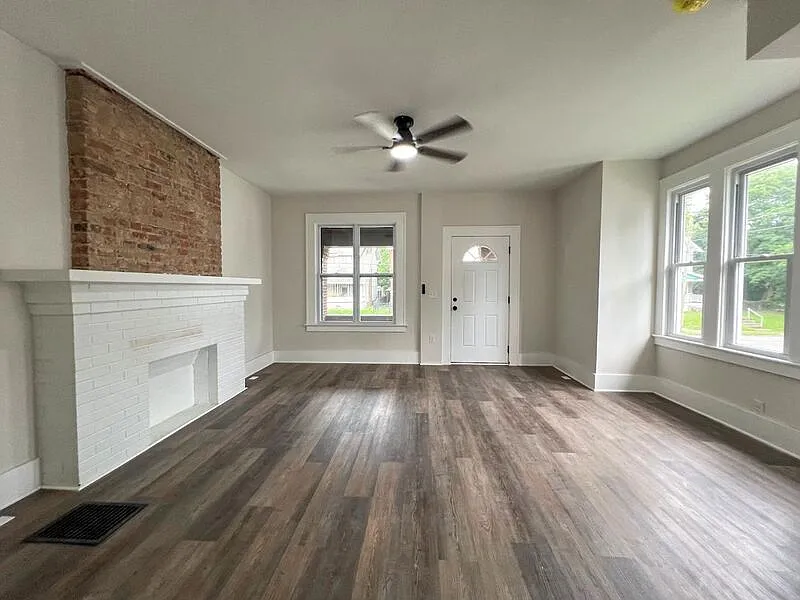 4 bed, 2.5 bath, 1750 sqft, $2,300 — Photo 3