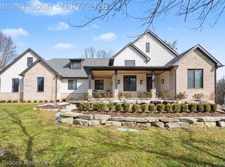 668 Pinery Blvd, Lake Orion, MI 48362