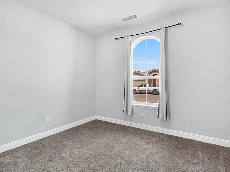 1148 Summit Ct — Photo 14