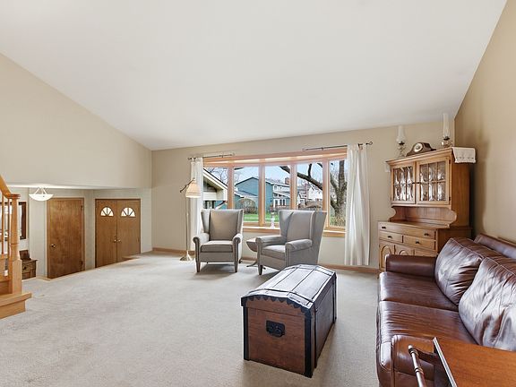 5th image of 728 N Stark Dr